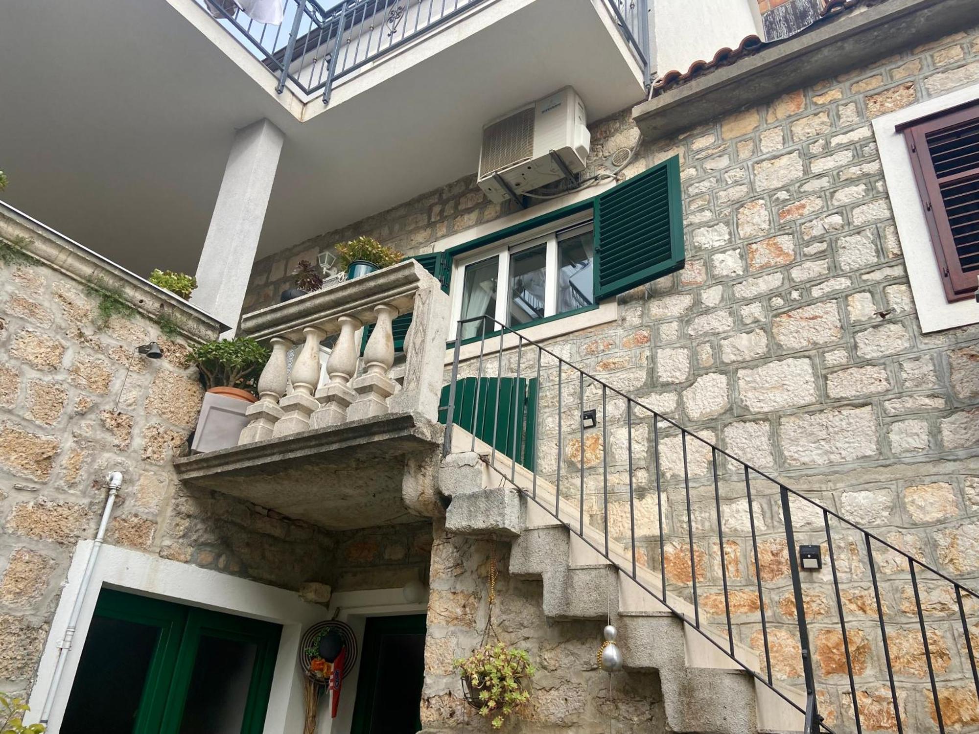 Apartment Simon - Old Stone Charm, Central Bol Life Exteriér fotografie