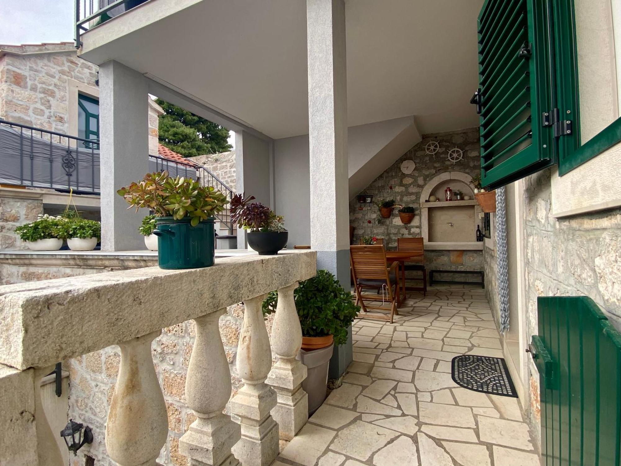 Apartment Simon - Old Stone Charm, Central Bol Life Exteriér fotografie
